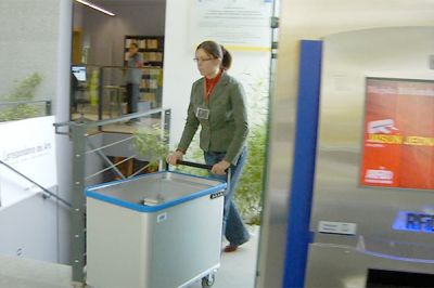 Carrello da biblioteca con fondo mobile